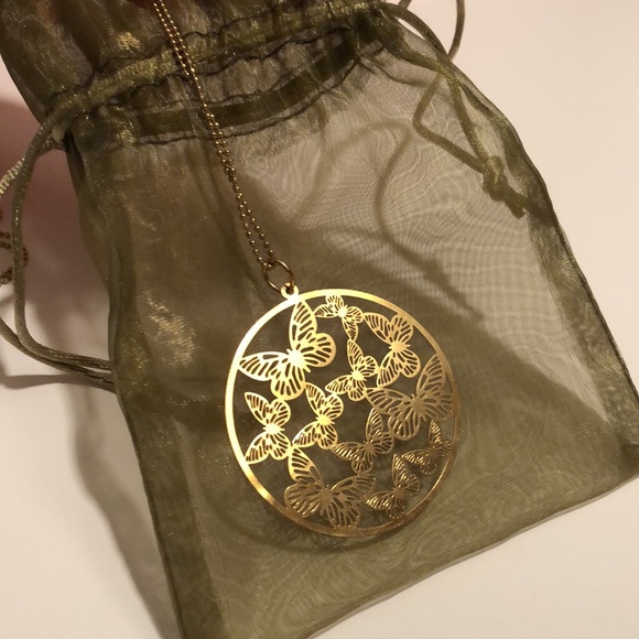 Set of golden butterfly necklace and earrings - Picture 5 of 7